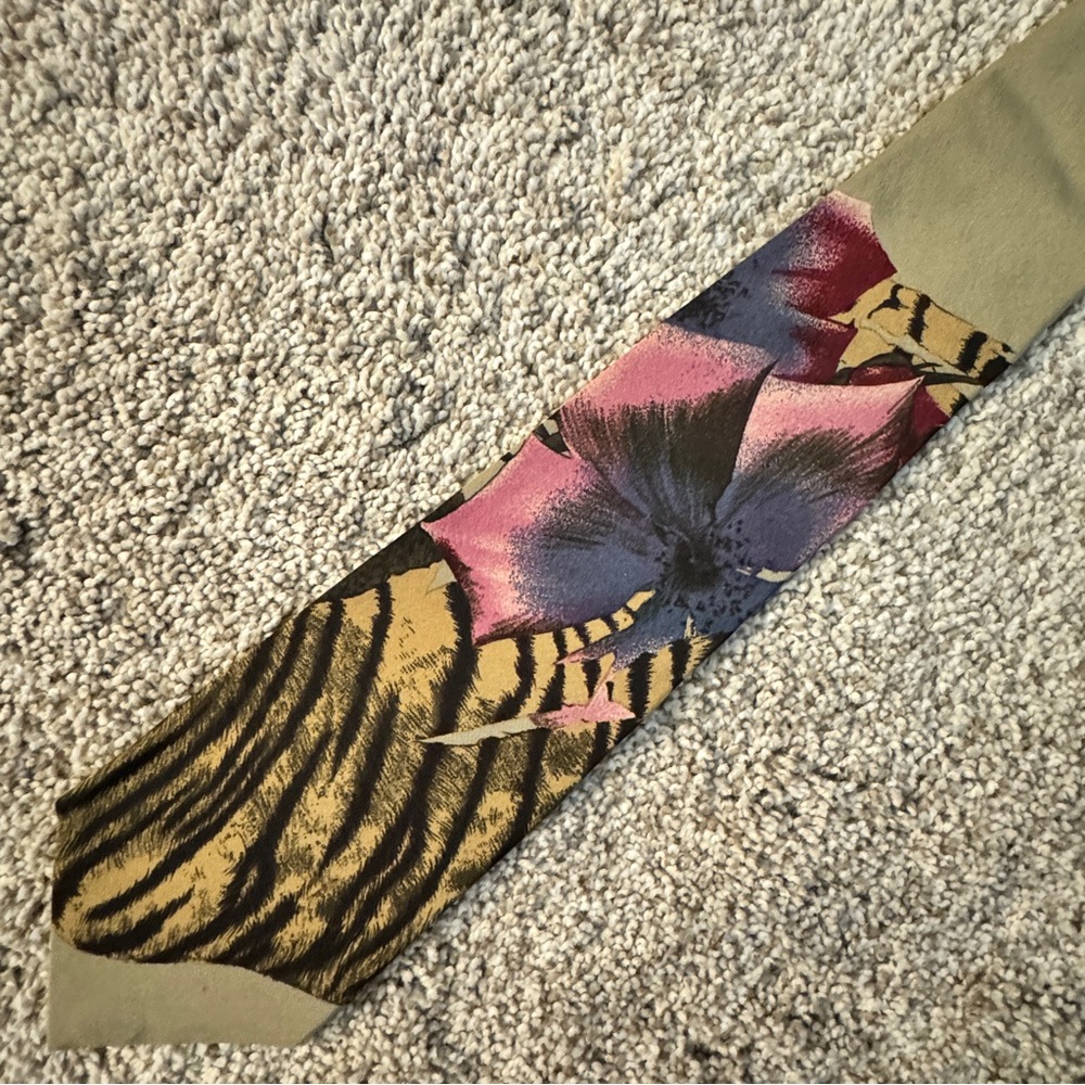 EUC Bill Robin Son 100% Silk Tie Necktie with Tiger Stripes and Flower